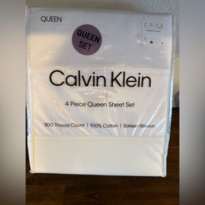 NEW Calvin Klein‎ Sheet Set White Queen Size 300 Count Satin Weave 4 Piece Set